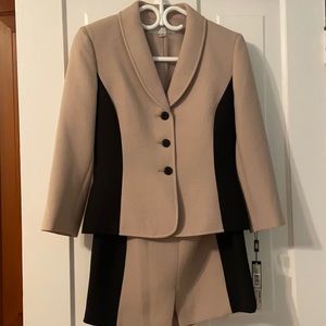 Tahari 2 piece skirt suit